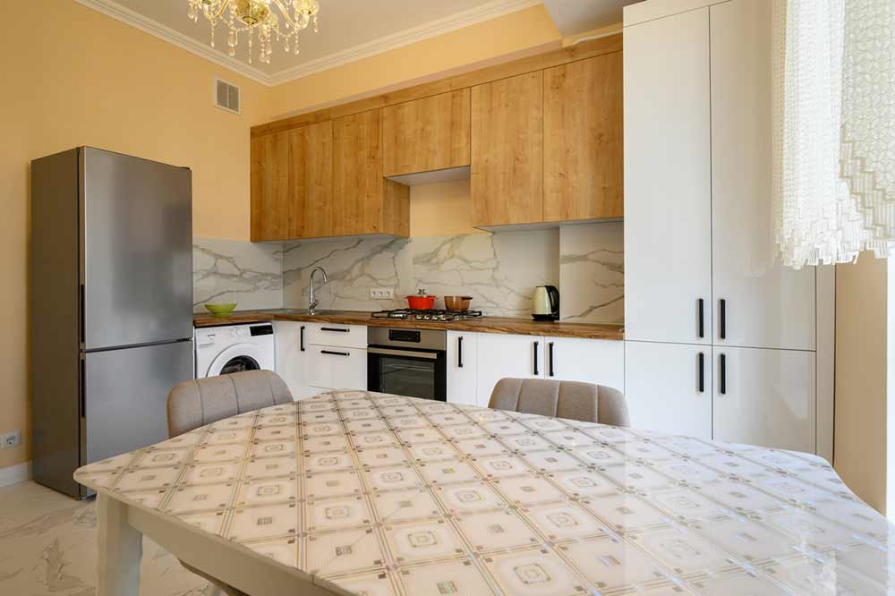 White Backsplash: An Investment in Aesthetics